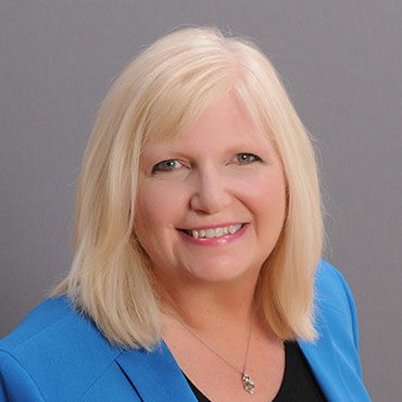 Lori Tomasek headshot