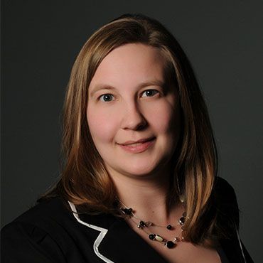 Amanda Opfer headshot